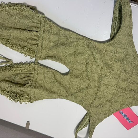 COPY - Edikted textured cut out bodysuit in green - Picture 7 of 11